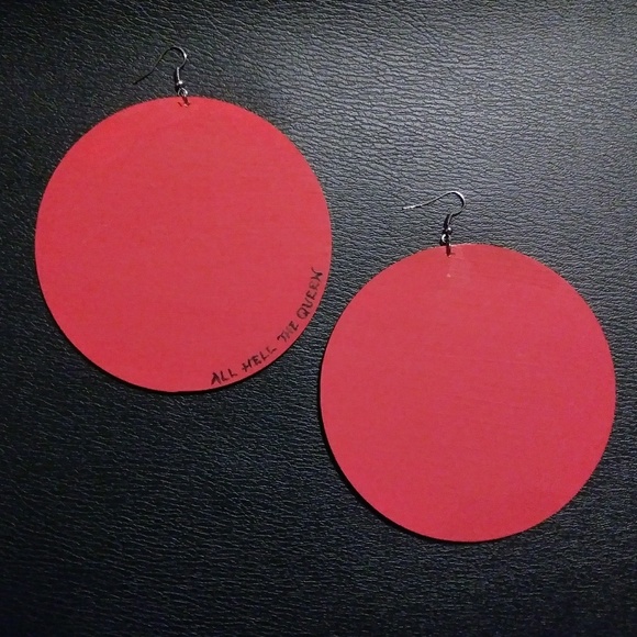 "Queen Cersei" Earrings - Picture 6 of 8